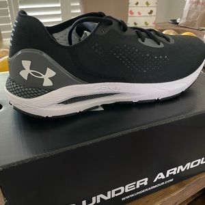 NWT mens size 12.5 Under Armour HOVR sonic 5 black & white sneakers